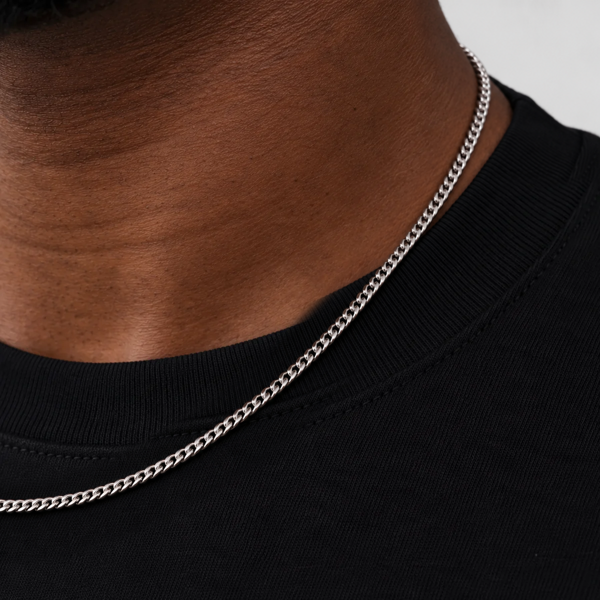 Cuban Chain 2mm (Silver) neckline detail