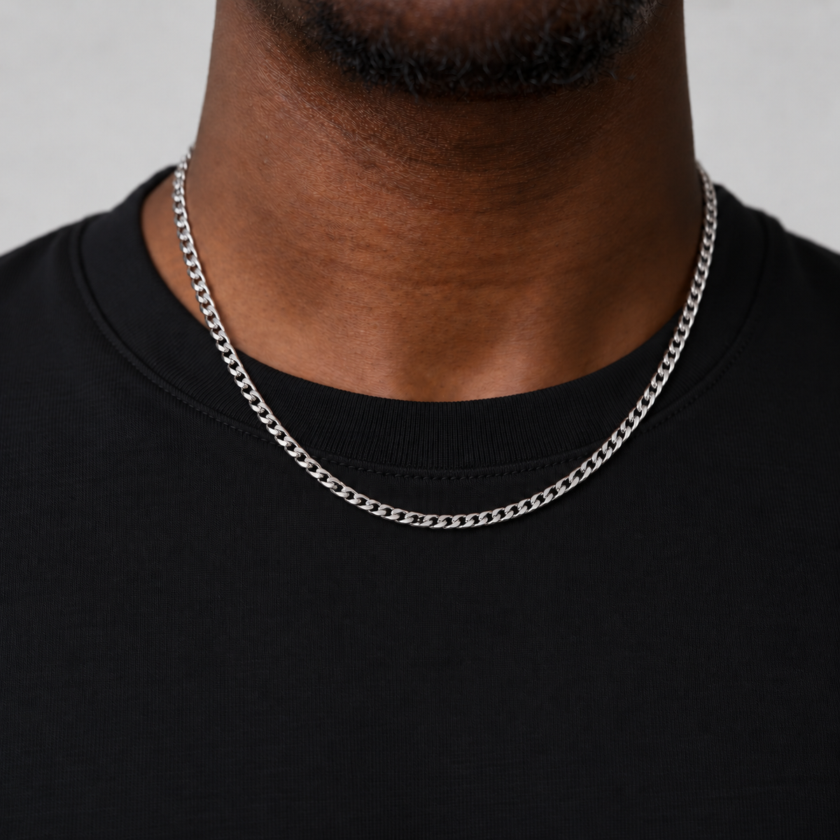 Cuban Chain 4mm Silver 50cm on model in black tee