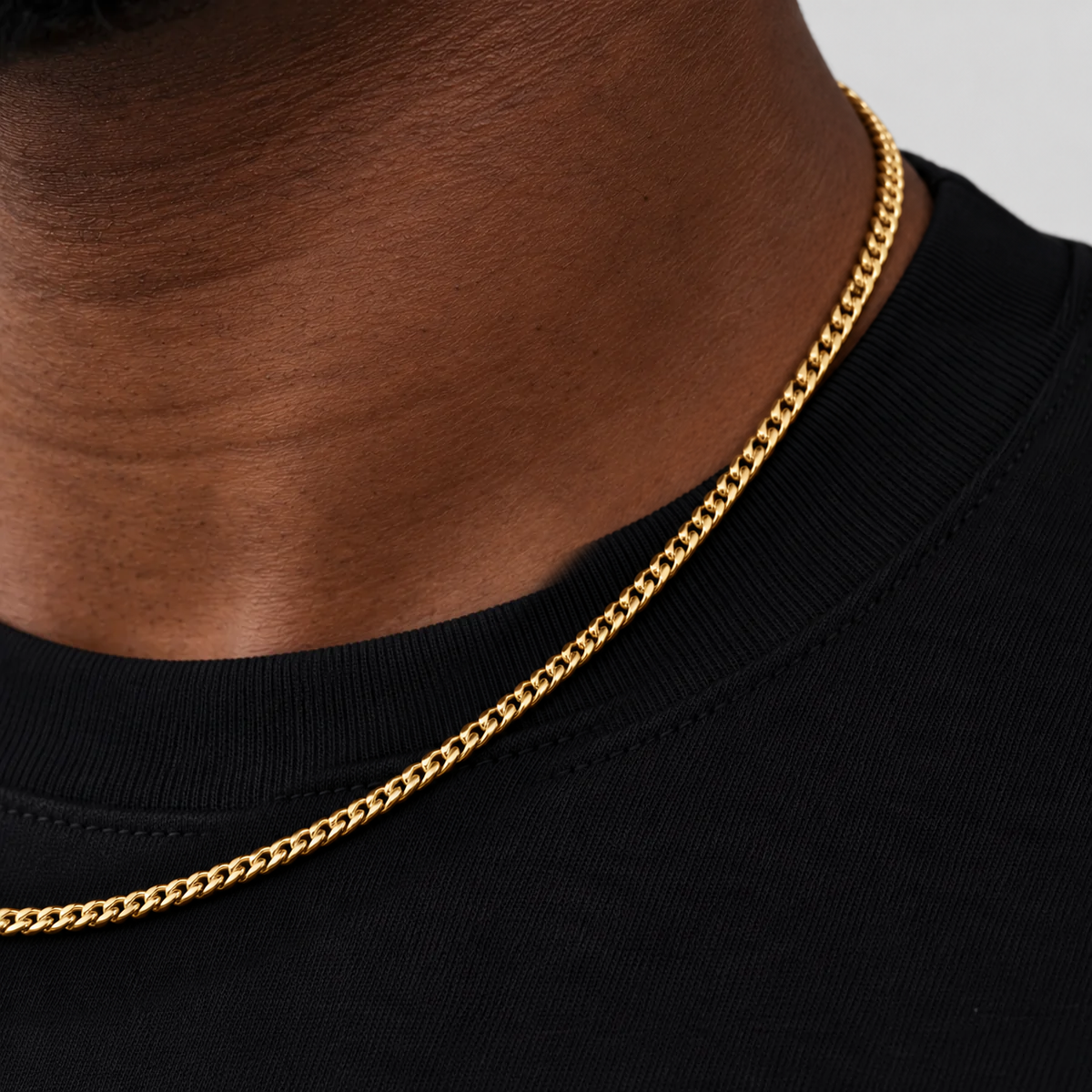Cuban Chain 2mm (Gold) neckline detail