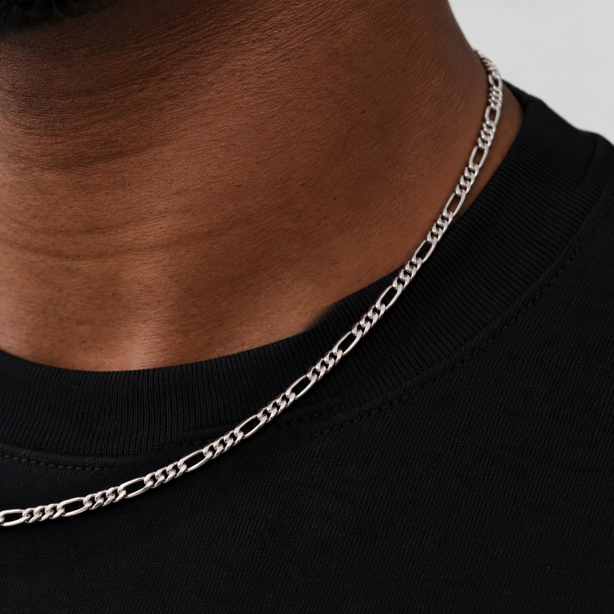Figaro Chain 3mm (Silver) neckline detail