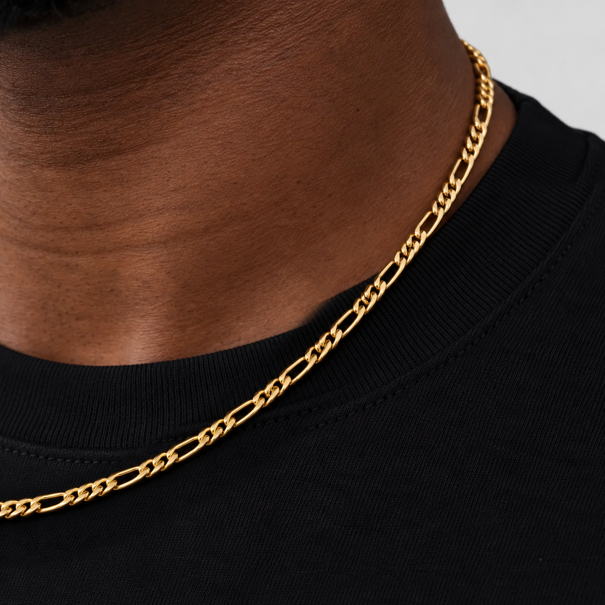 Figaro Chain 3mm (Gold) neckline detail