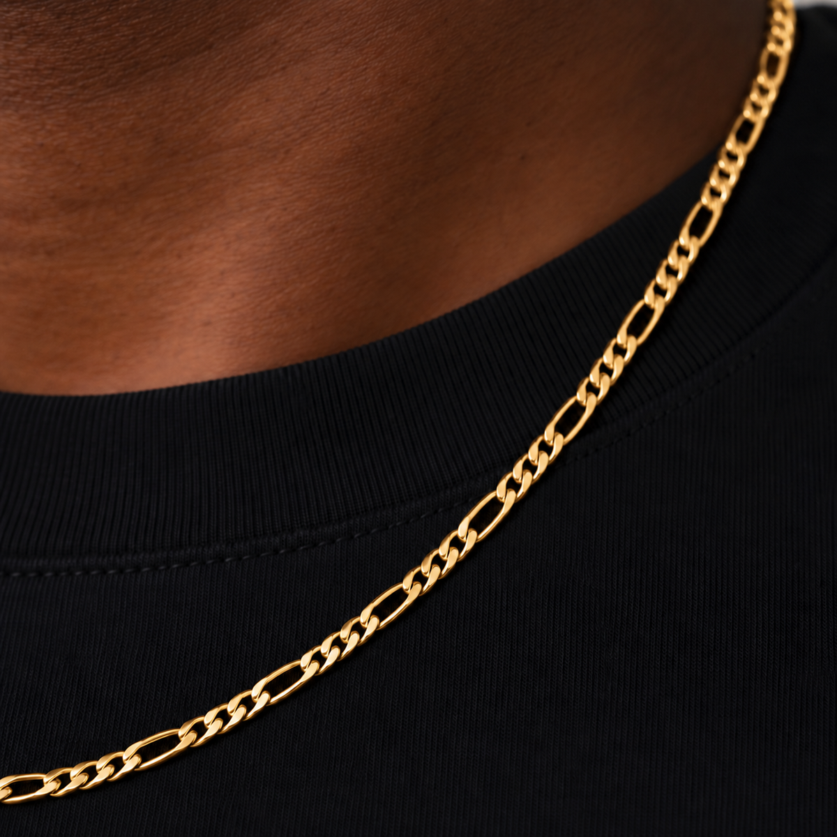 Unveiled 3mm Figaro chain, 18k PVD gold, Neckline detail · 50cm
