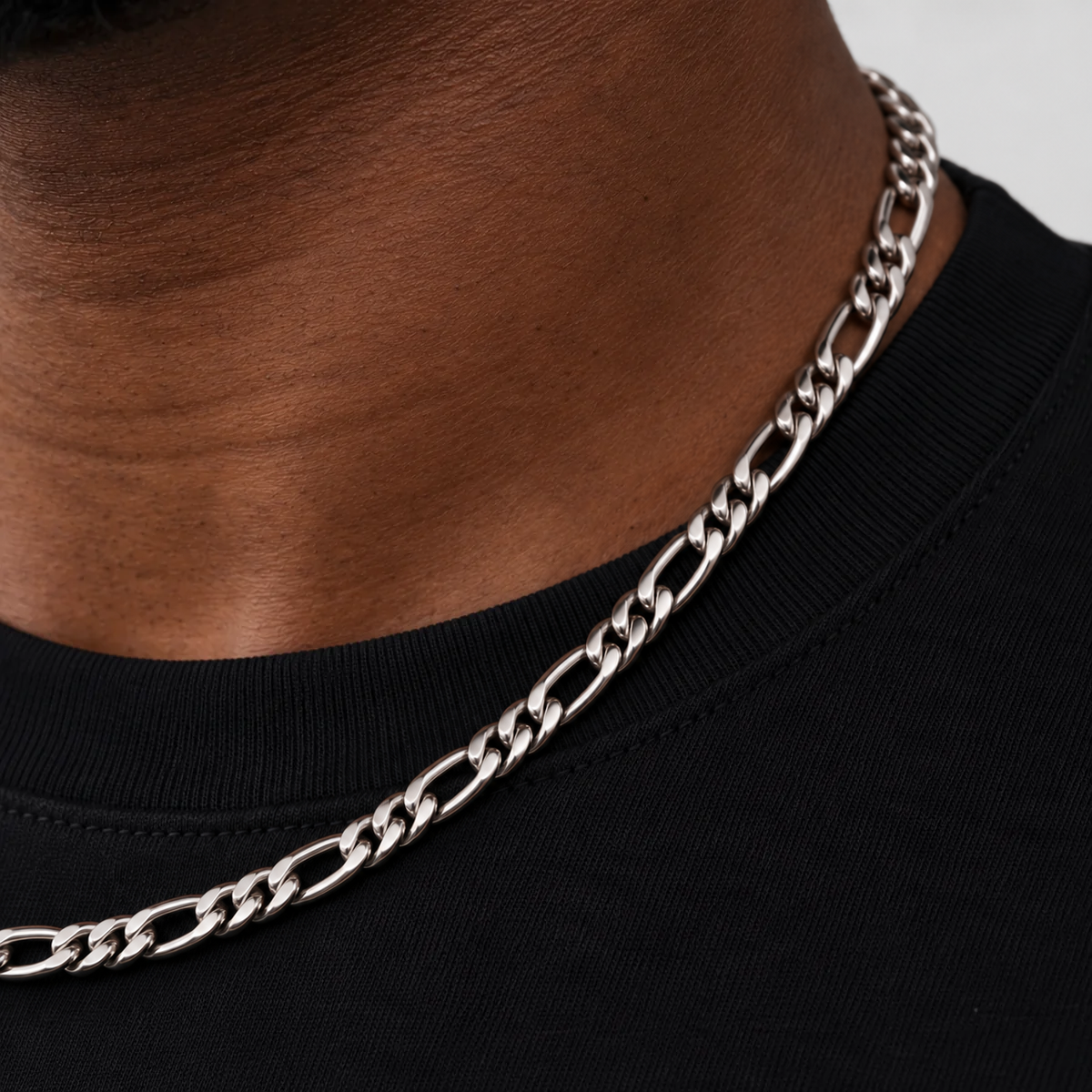 Figaro Chain 5mm (Silver) neckline detail