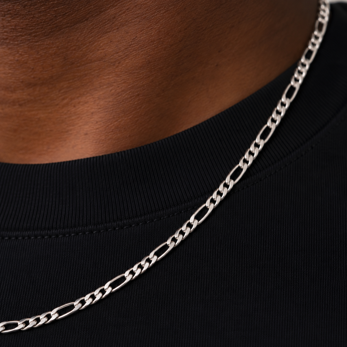 Unveiled 3mm Figaro chain, stainless steel silver, Neckline detail · 50cm