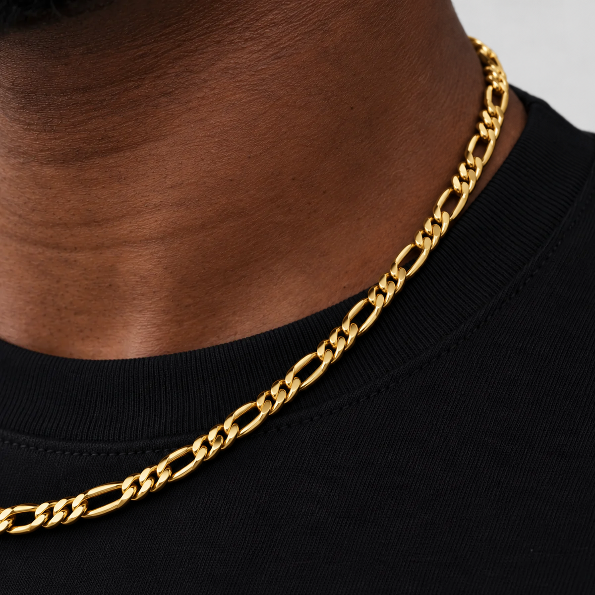 Figaro Chain 5mm (Gold) neckline detail