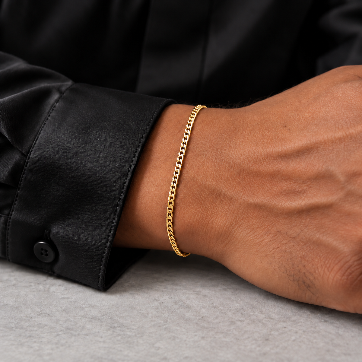 Gold 2mm Cuban bracelet, cuff model view